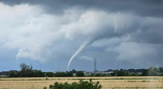 Immagine del tornado nella provincia di Rovigo