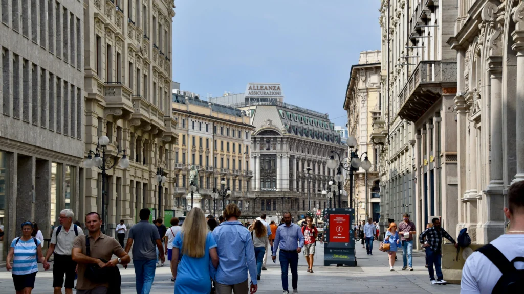 Cielo velato dalla polvere sahariana sopra il Mediterraneo durante una fase di caldo africano