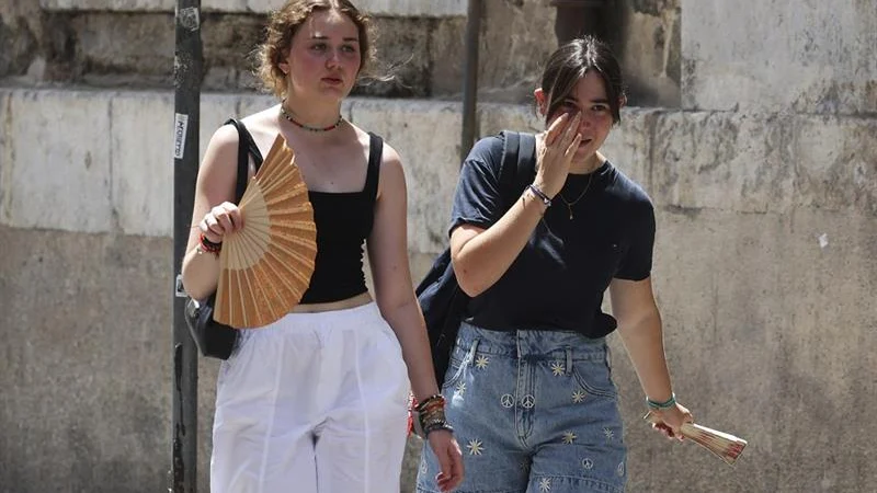 Termometro che segnala il caldo estivo nelle aree interne della Sicilia