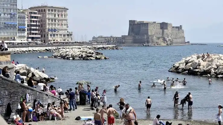 Caldo torrido a Napoli