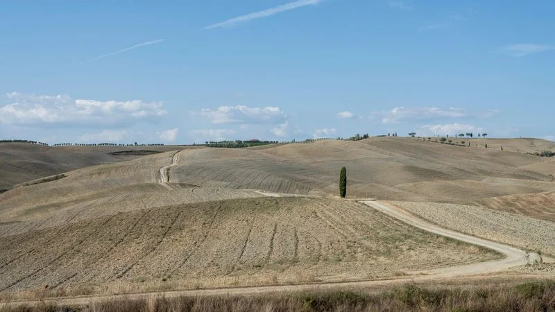 Paesaggio appenninico del Centro Italia in una giornata calda e stabile