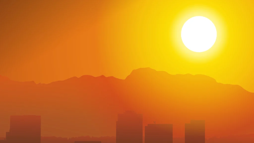 Caldo intenso sull'Italia durante il weekend di luglio con cielo sereno e atmosfera estiva