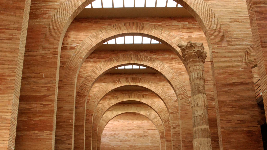 Museo italiano climatizzato visitato durante una giornata molto calda