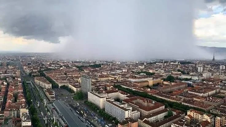 Raffiche di vento durante il nubifragio