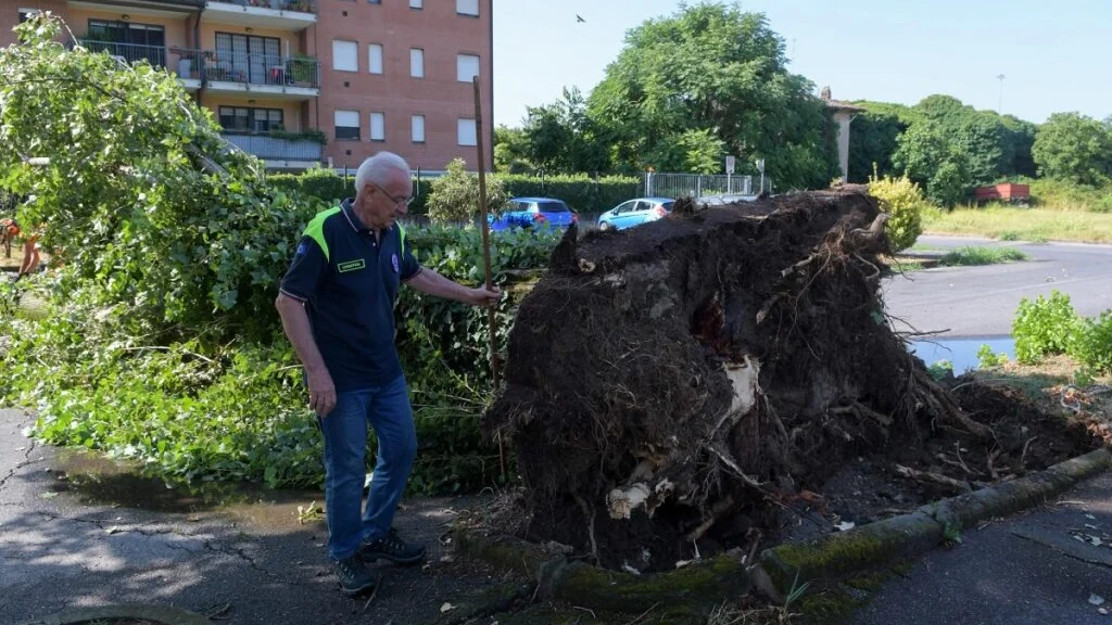 Temporale con grandine su Milano