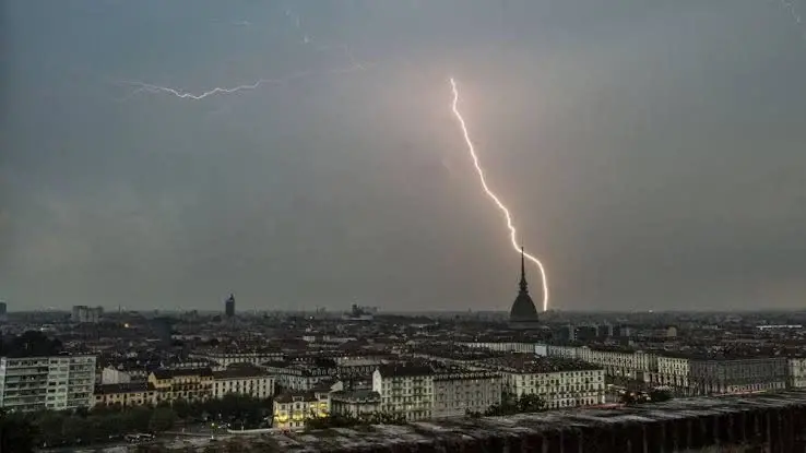 Previsioni meteo con temporali verso il Centro-Sud