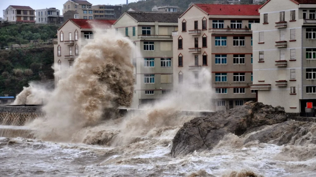 Evacuazioni nello Zhejiang durante il passaggio del tifone Bavi