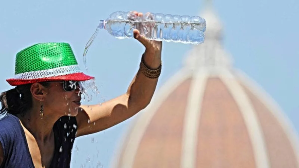 Città italiana durante una giornata di caldo e afa