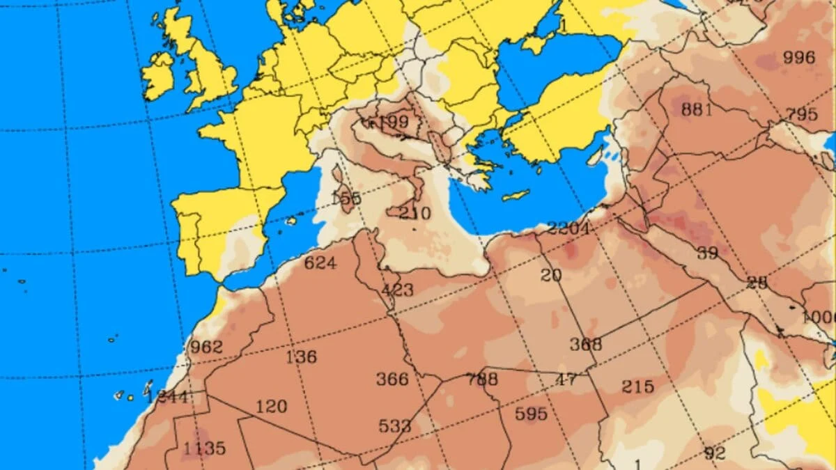 Cielo giallastro per la sabbia del Sahara