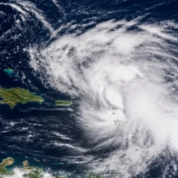 Dolly perde forza ma porta piogge nei Caraibi: sollievo temporaneo per Porto Rico