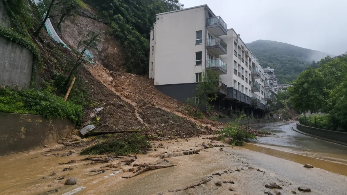 Frana dopo le piogge intense nel sud della Corea del Sud