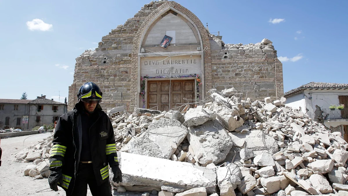 Edifici e centro storico di Amatrice dopo il terremoto del 2016