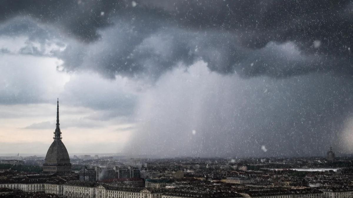 Nubi temporalesche e grandine sul Torinese