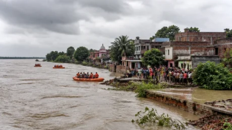Il livello del Gange ha superato precedenti massimi a Patna e Sultanganj, mentre le piogge monsoniche mantengono elevato il rischio di nuove esondazioni nel Bihar.
