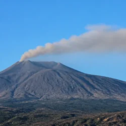 Etna, la cenere resta nell’aria ma la nube è attesa in esaurimento il 27 settembre