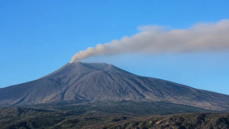 Etna, la cenere resta nell’aria ma la nube è attesa in esaurimento il 27 settembre