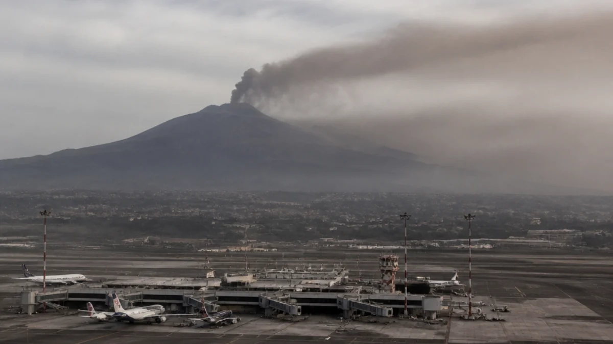 Etna, cenere vulcanica e aeroporto di Catania