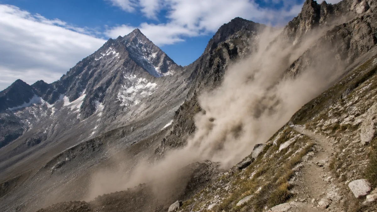 Frana sul Monviso vicino al Rifugio Quintino Sella