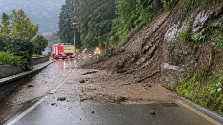 Frane e strade chiuse a Como dopo la pioggia: disagi anche sui treni