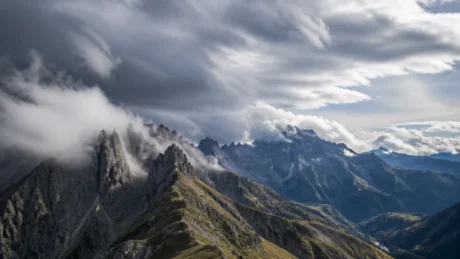 La perturbazione attesa giovedì interessa prima i rilievi nord-orientali, mentre le previsioni regionali ridimensionano il rischio di pioggia diffusa sulle Dolomiti venete.
