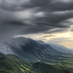 Meteo Lombardia, peggioramento fino a venerdì: temporali e temperature in calo