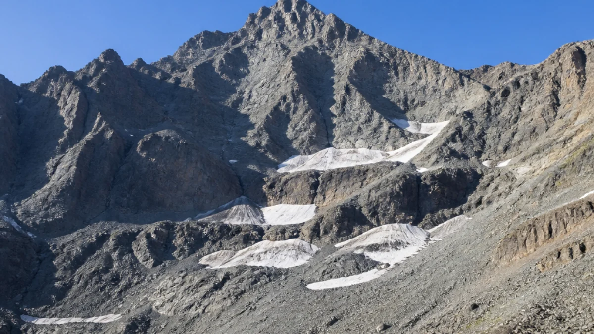 Ghiacciaio Coolidge ridotto a placche sul Monviso