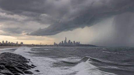 Nor’easter al largo di New York: piogge e rischio costiero fino a domenica