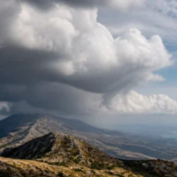 Nubi temporalesche sui rilievi della Sicilia orientale