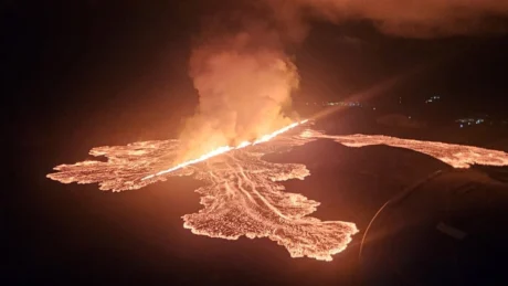 Le nuove misurazioni confermano un lento sollevamento del suolo e una persistente pressione in profondità, mentre la sismicità resta contenuta e il livello di pericolo non cambia.