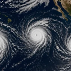Tre uragani nel Pacifico: Lowell osservato vicino alle Hawaii, Marie porta onde pericolose