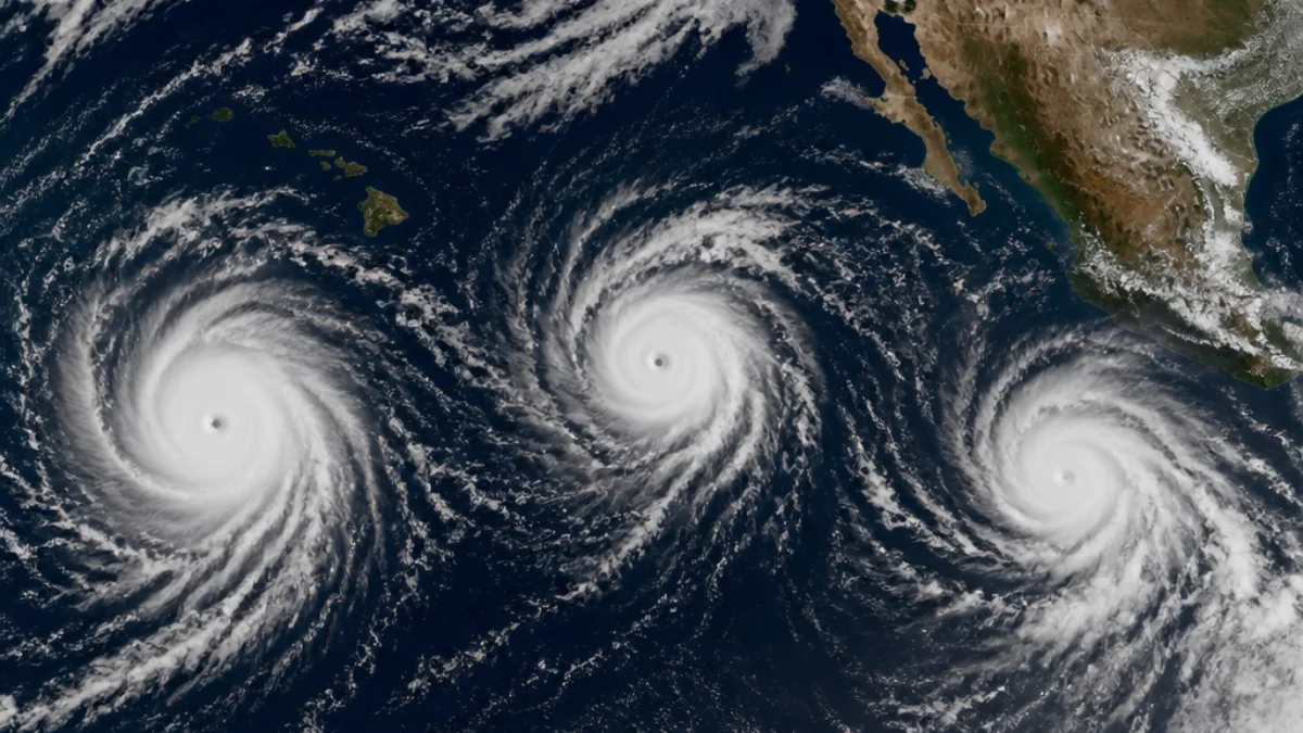 Tre cicloni tropicali attivi nel Pacifico
