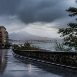 Campania, allerta arancione fino alle 15: ordinanze e scuole chiuse in diversi Comuni