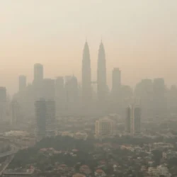 Fumo dagli incendi in Indonesia, chiudono le scuole in diverse aree della Malesia
