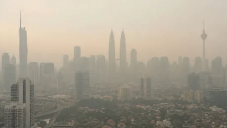 Fumo dagli incendi in Indonesia, chiudono le scuole in diverse aree della Malesia
