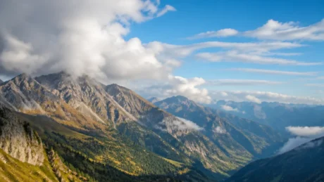 Ottobre parte con sole e clima mite: nubi e piovaschi al Nord-Ovest per il resto regna il bel tempo