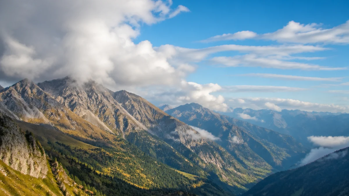 Nubi sulle Alpi occidentali e schiarite in Italia a inizio ottobre