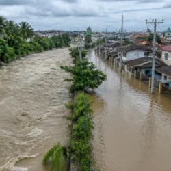 Padang, esondazioni e 75 evacuati: cosa è stato accertato sulla piena di Koto Tangah